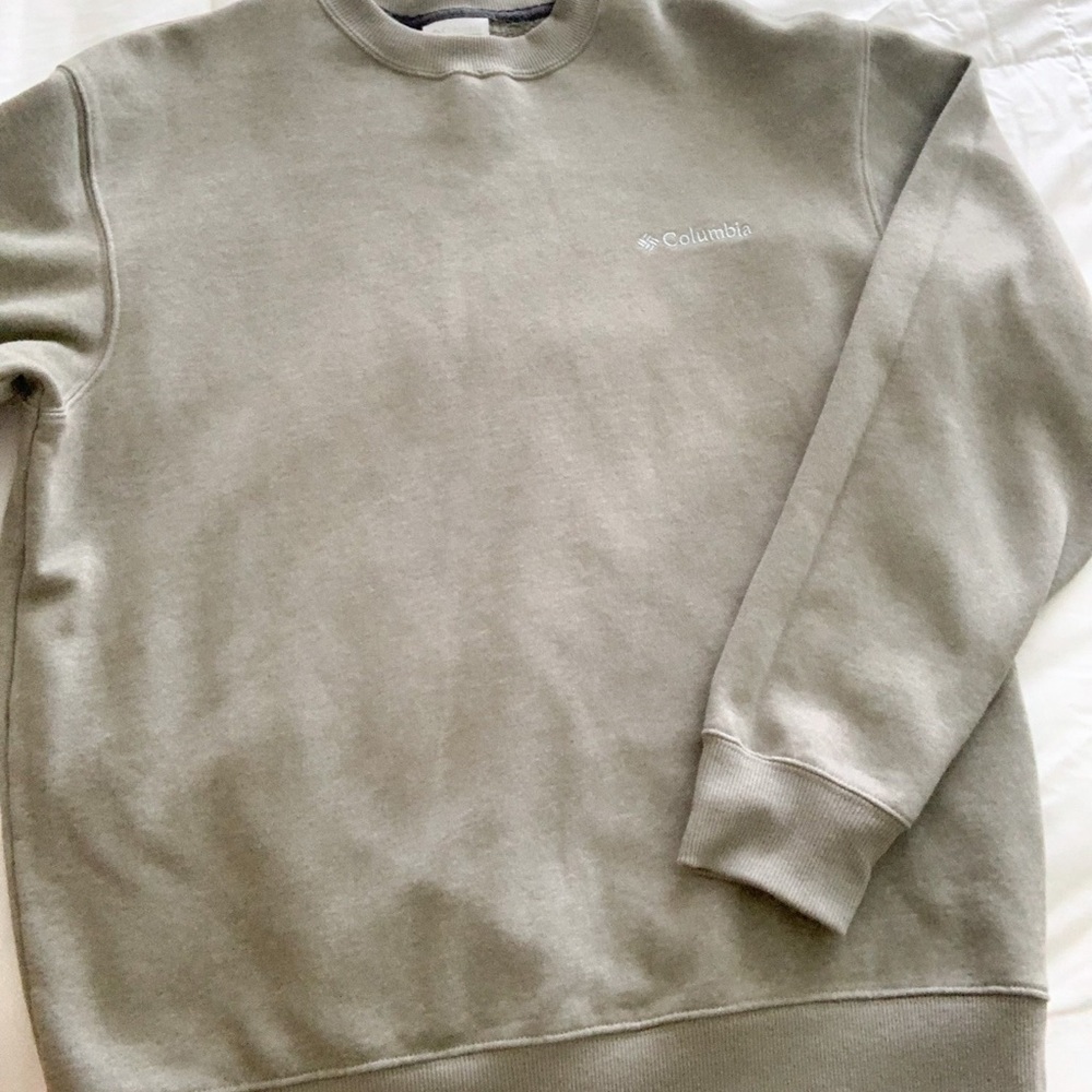 Columbia sweat shirt. For girl or boy.